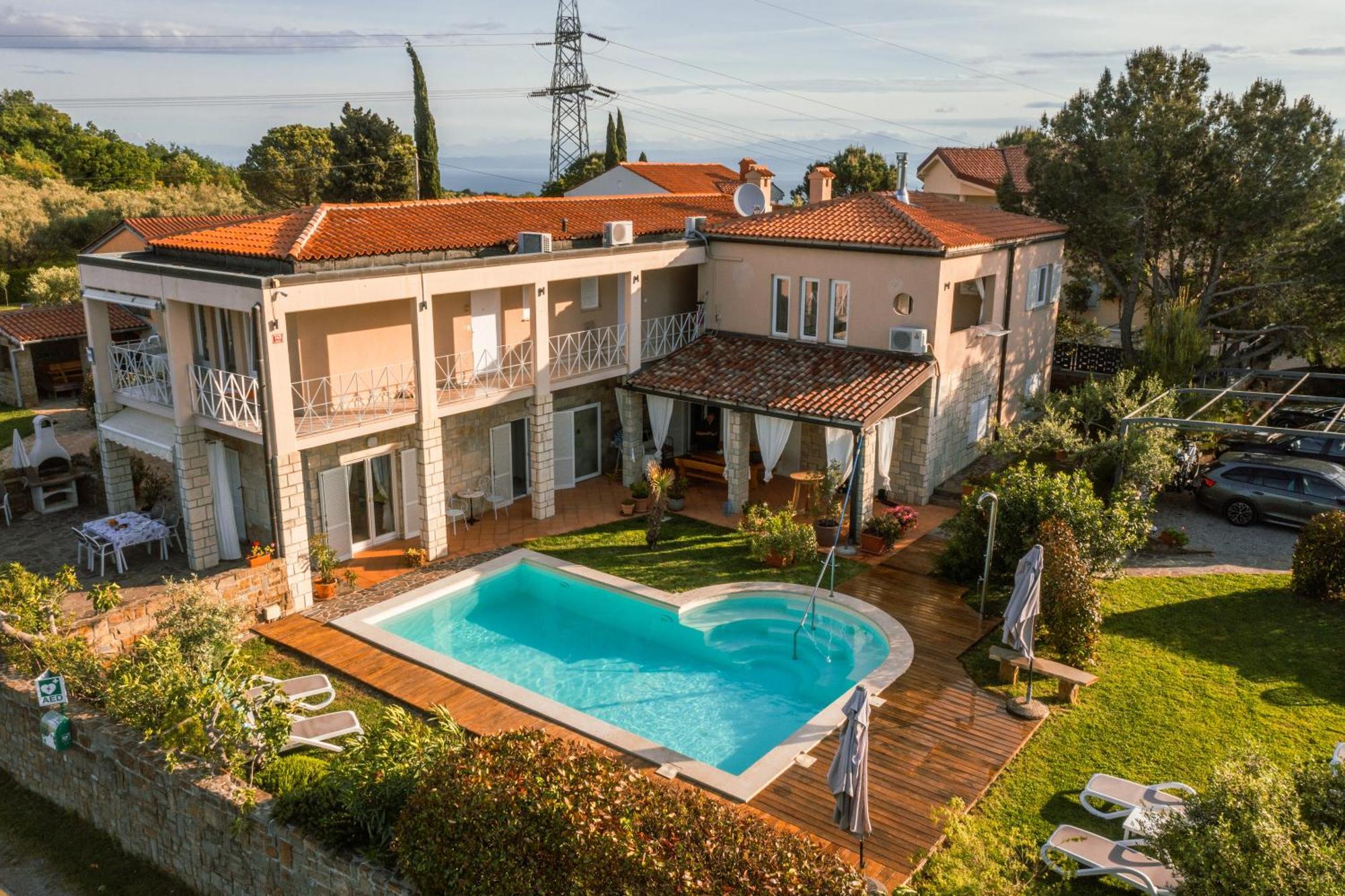 La Belavista Apartment Izola Exterior photo