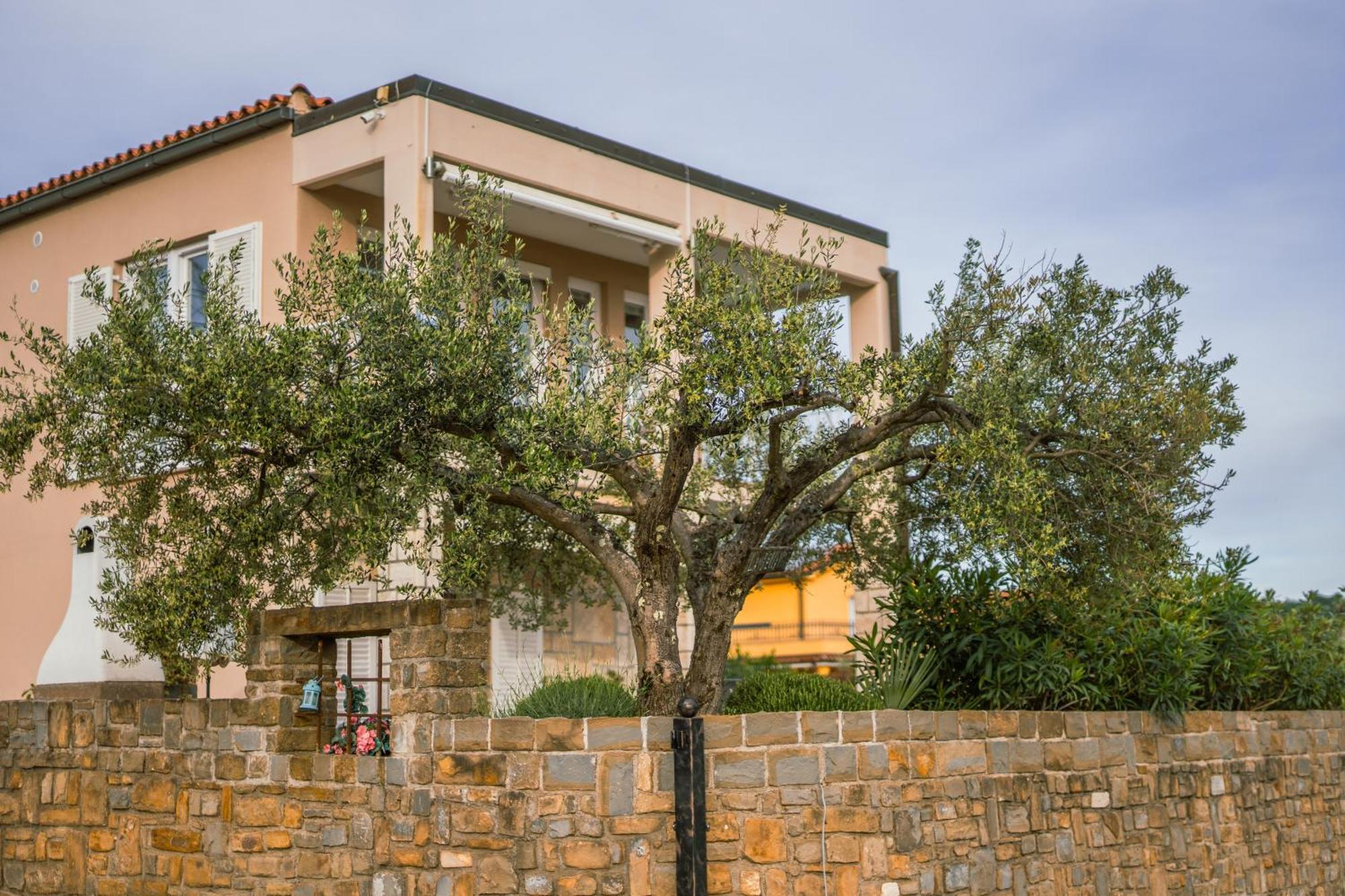 La Belavista Apartment Izola Exterior photo